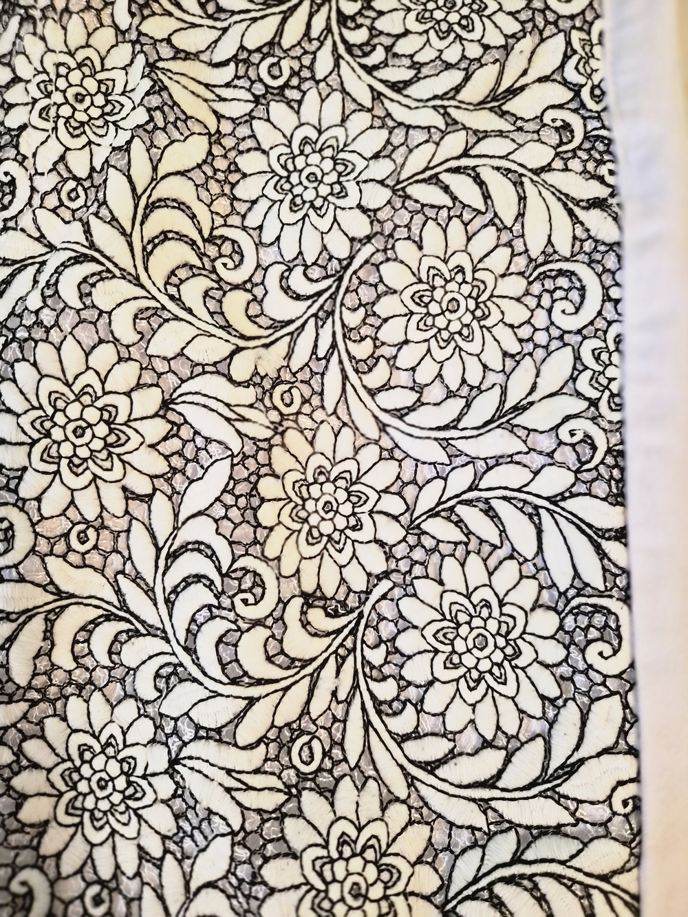 VENUS -Bootcut White w/Floral Embroidered Overlay- Size 12 - Picture 6 of 8
